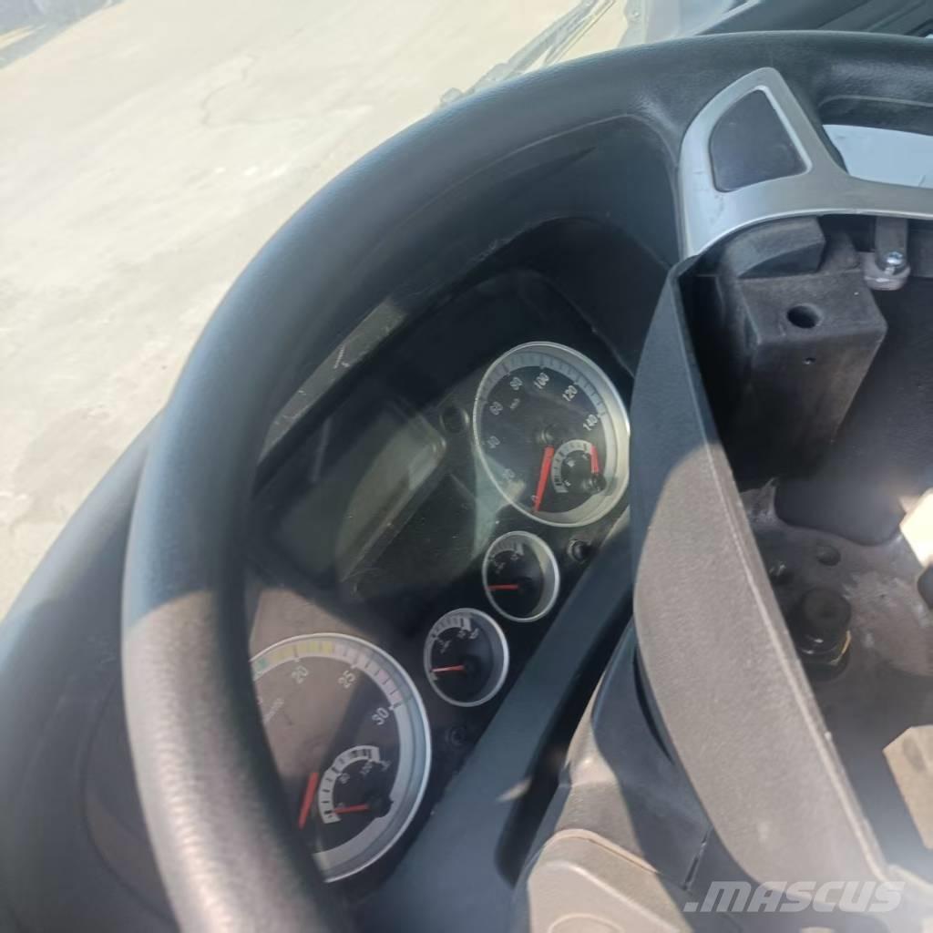 Howo 371 6x4 Vetopöytäautot