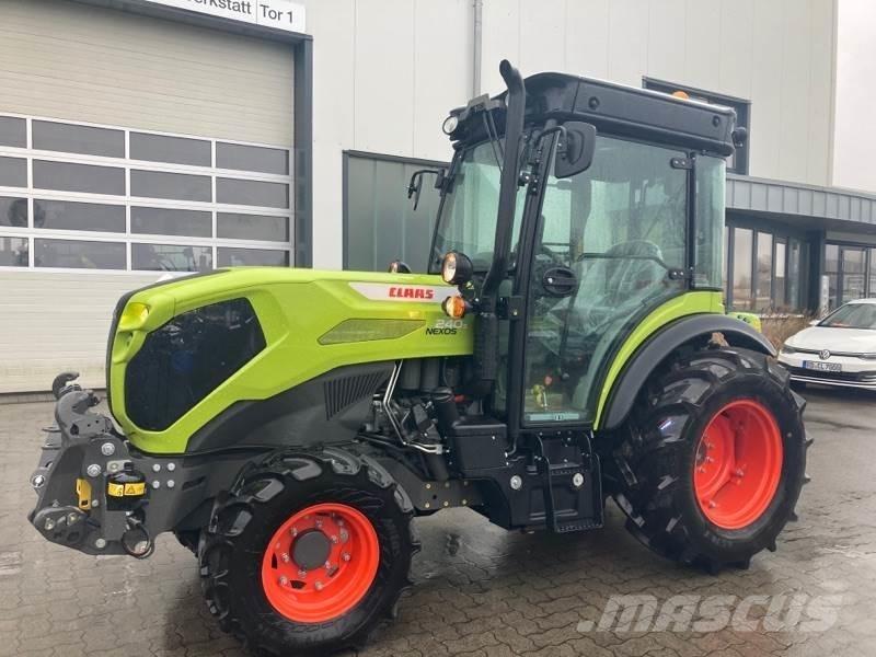 CLAAS NEXOS 240 S Traktorit