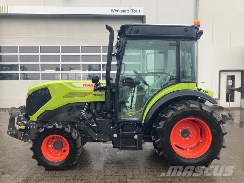 CLAAS NEXOS 240 S Traktorit