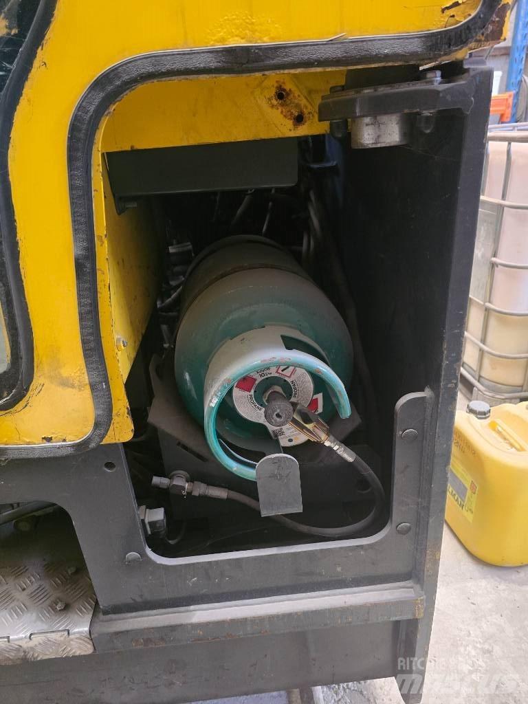 Combilift C4000LPG 4-way reach trucks