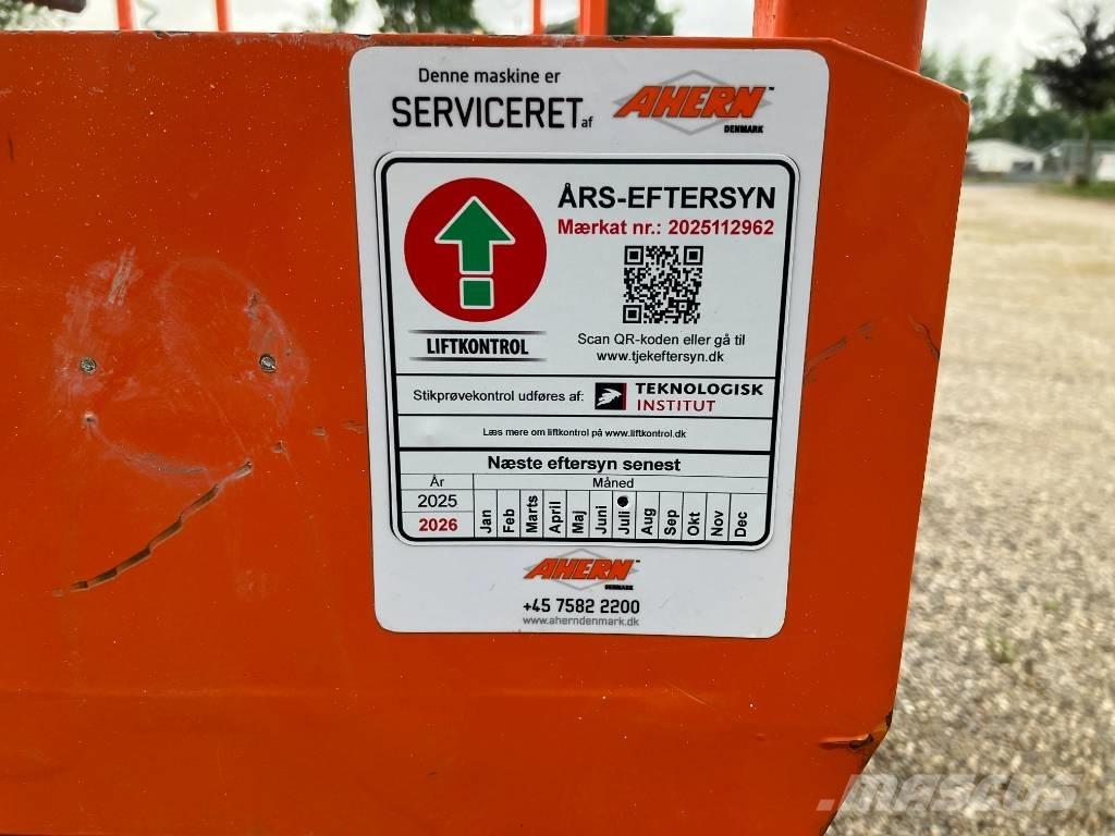 JLG 3246 ES Saksilavat