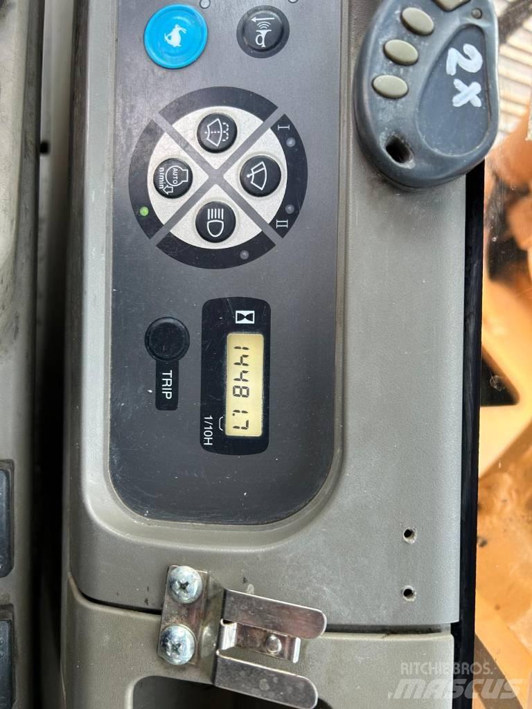 CASE CX 210 B LC Telakaivukoneet