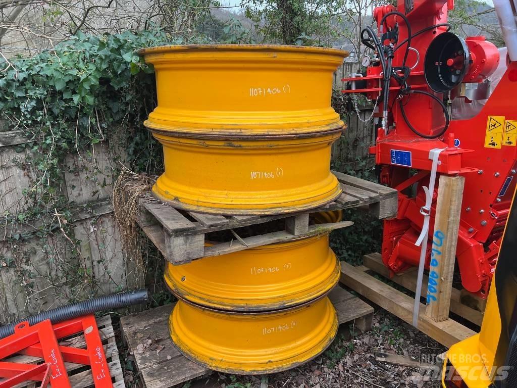JCB 4 x Wheel Rims Renkaat ja vanteet