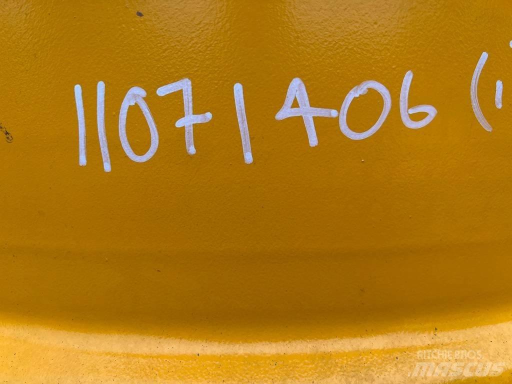 JCB 4 x Wheel Rims Renkaat ja vanteet