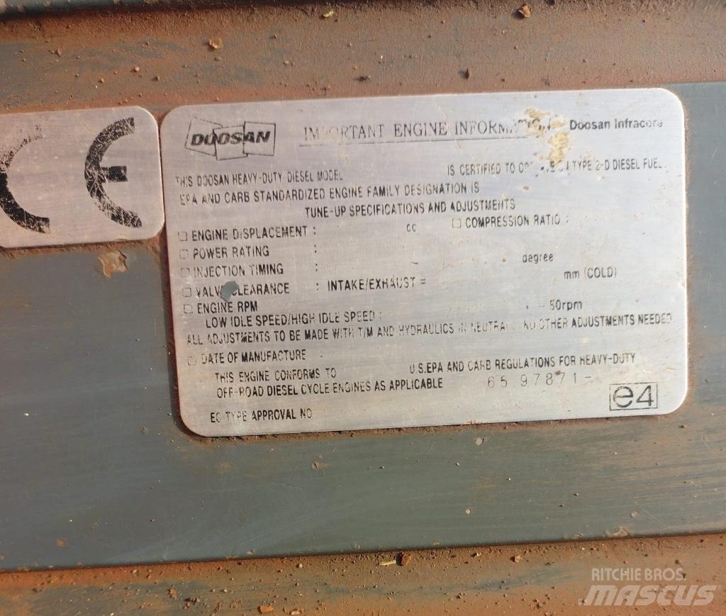 Doosan DX 300 LC-5 Telakaivukoneet