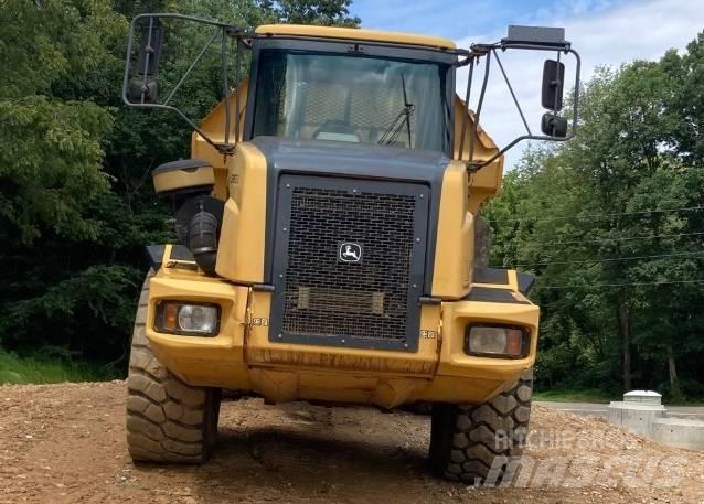 John Deere 300 D Dumpperit