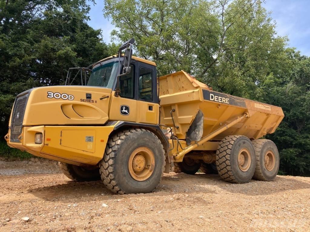 John Deere 300 D Dumpperit
