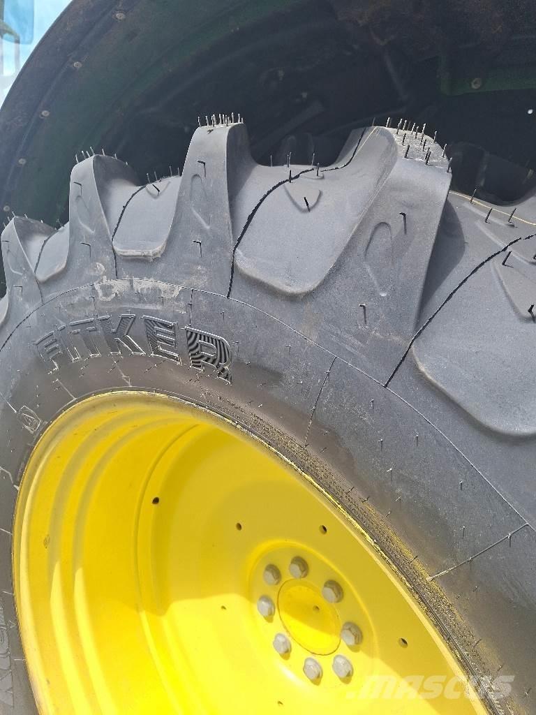 John Deere 6110R Traktorit