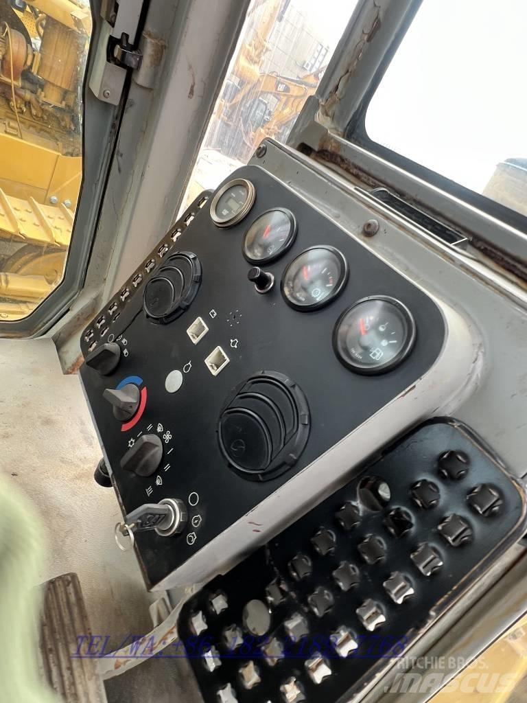 CAT D6G Telaketjupuskutraktorit