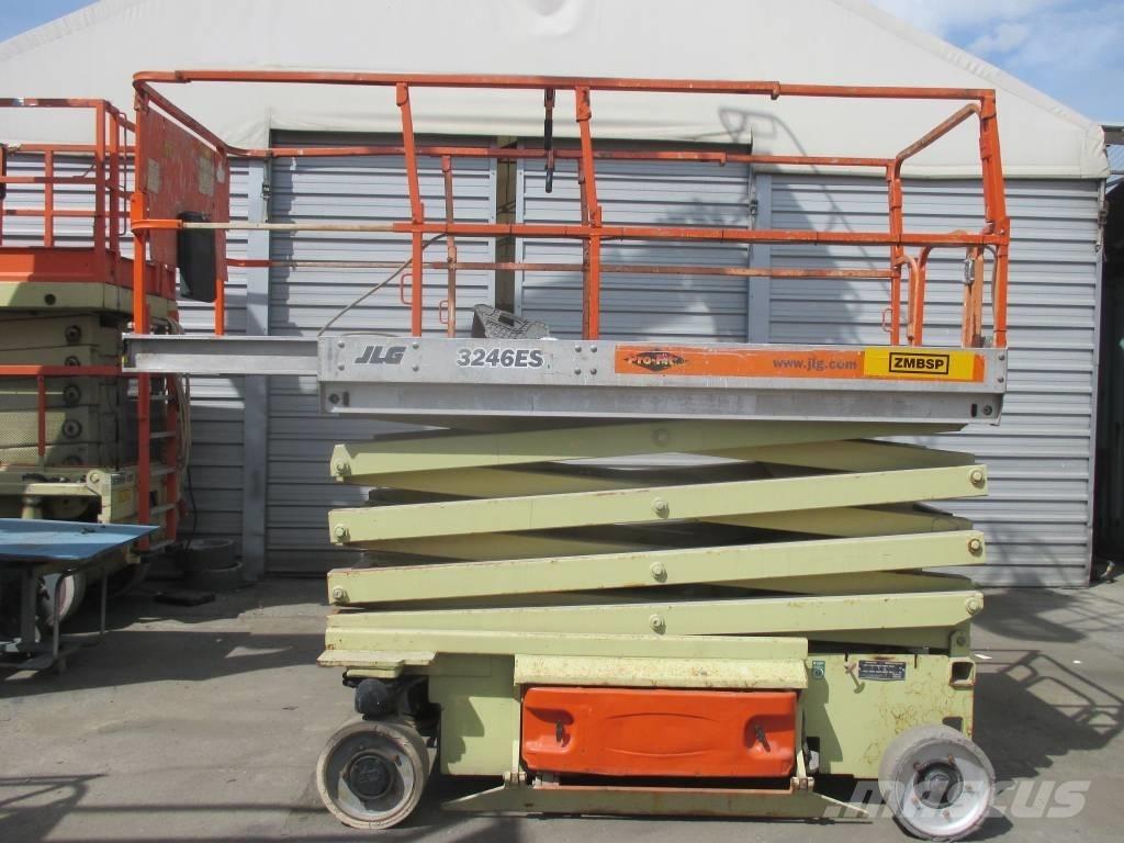 JLG 3246 ES Saksilavat
