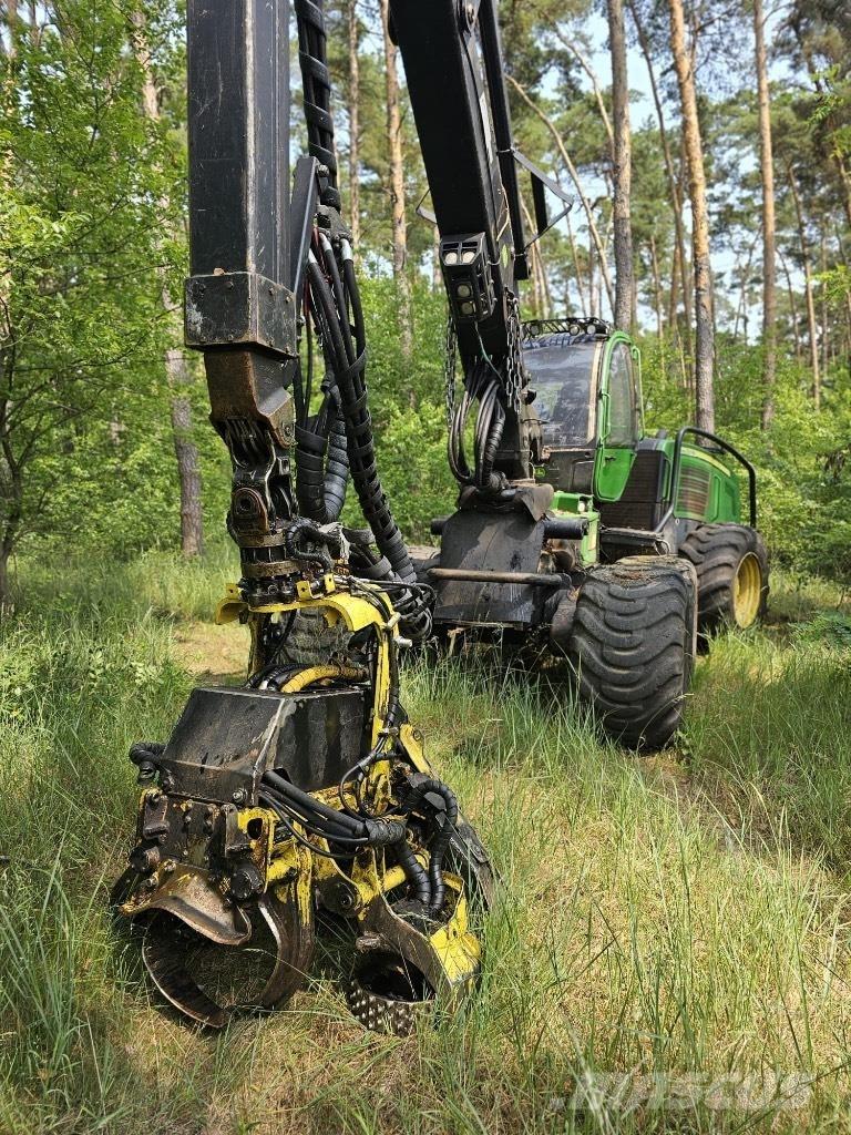 John Deere 1270 E Harvesterit