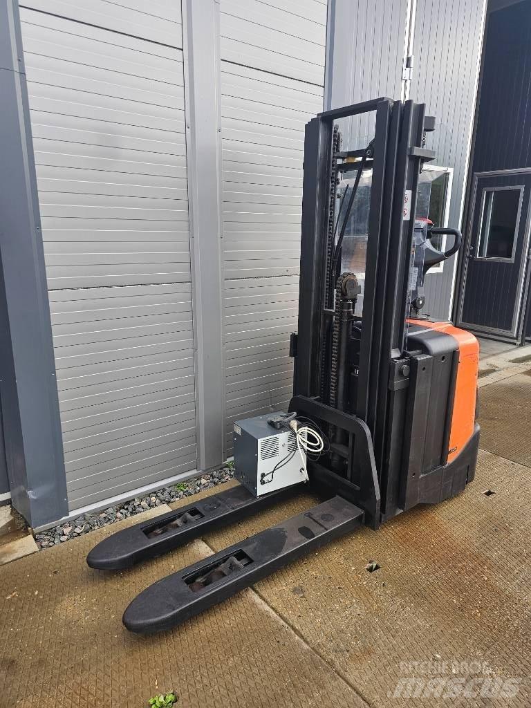 BT SPE 125 L 4150mm Käyden ajettavat pinoamistrukit
