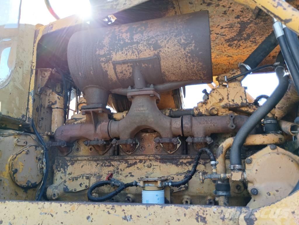 Komatsu D 85 A-12 Telaketjupuskutraktorit