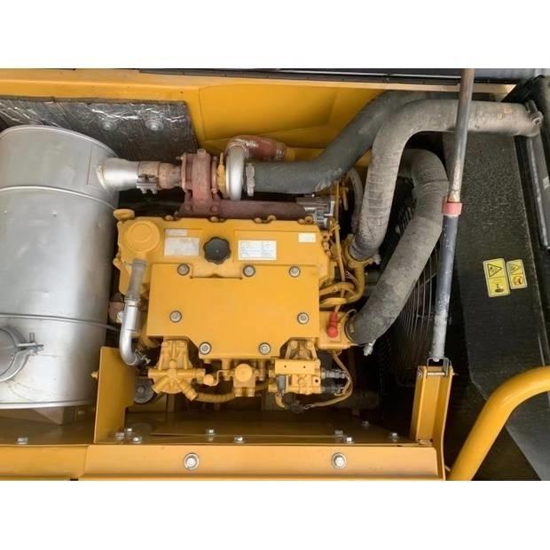 CAT 318d2 Telakaivukoneet