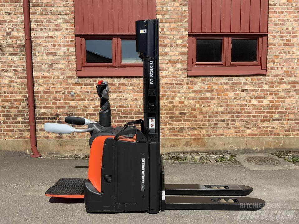 Toyota SPE 120 L Käyden ajettavat pinoamistrukit