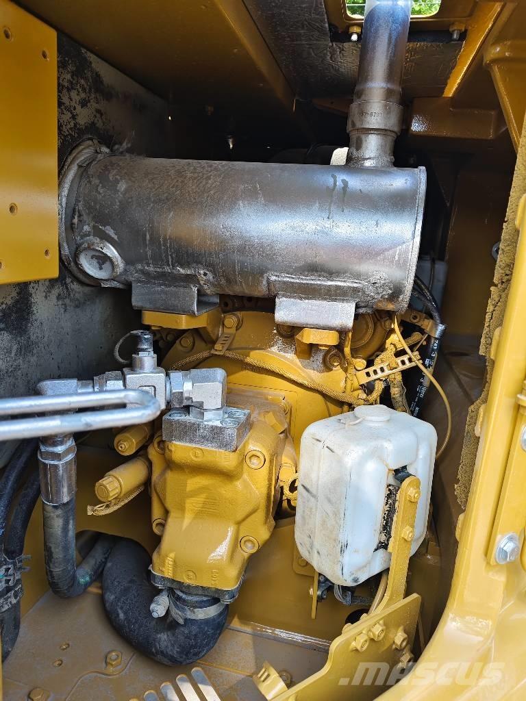 CAT 310 Telakaivukoneet