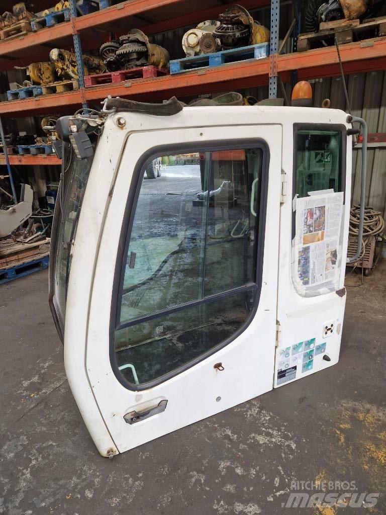Liebherr A 904 C Ohjaamo ja sisusta