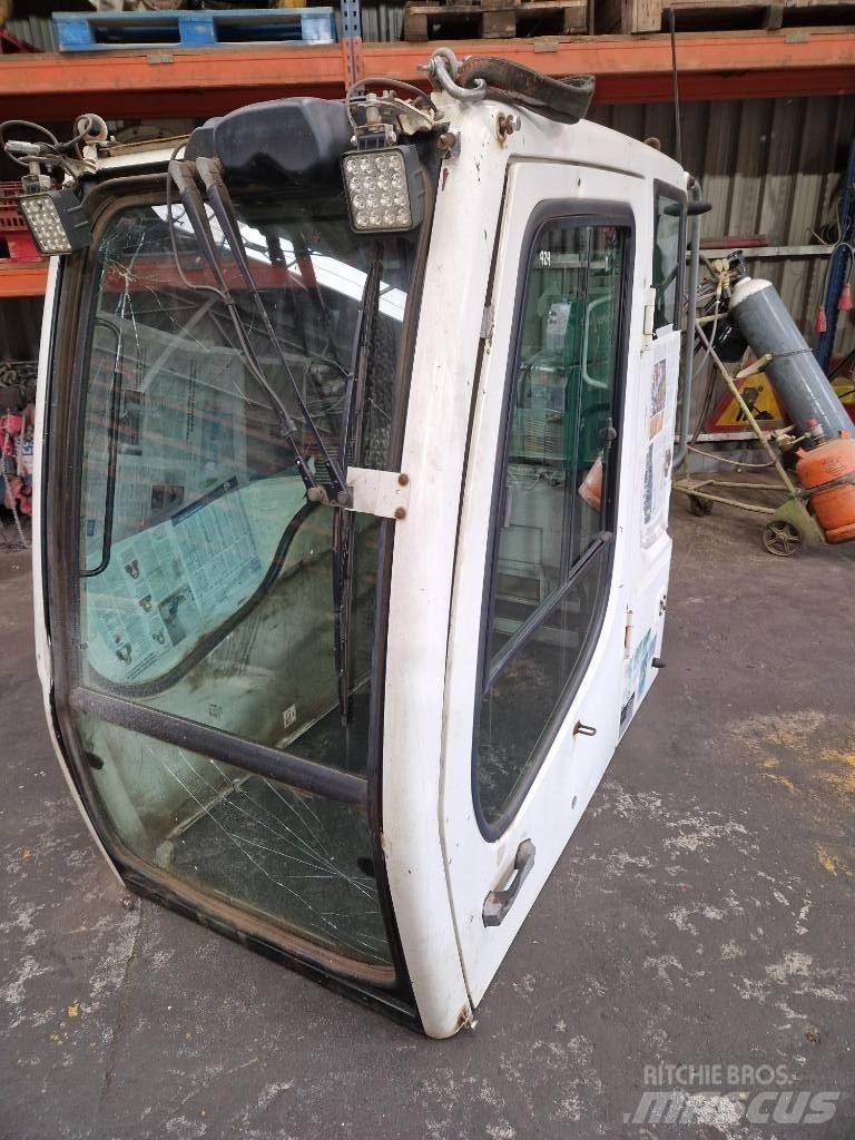 Liebherr A 904 C Ohjaamo ja sisusta