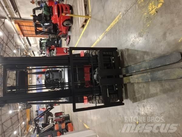 Manitou MI25D Maastotrukit