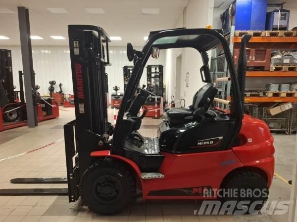 Manitou MI25D Maastotrukit