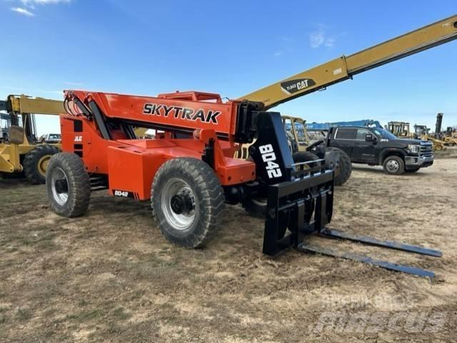 SkyTrak 8042 Kurottajat