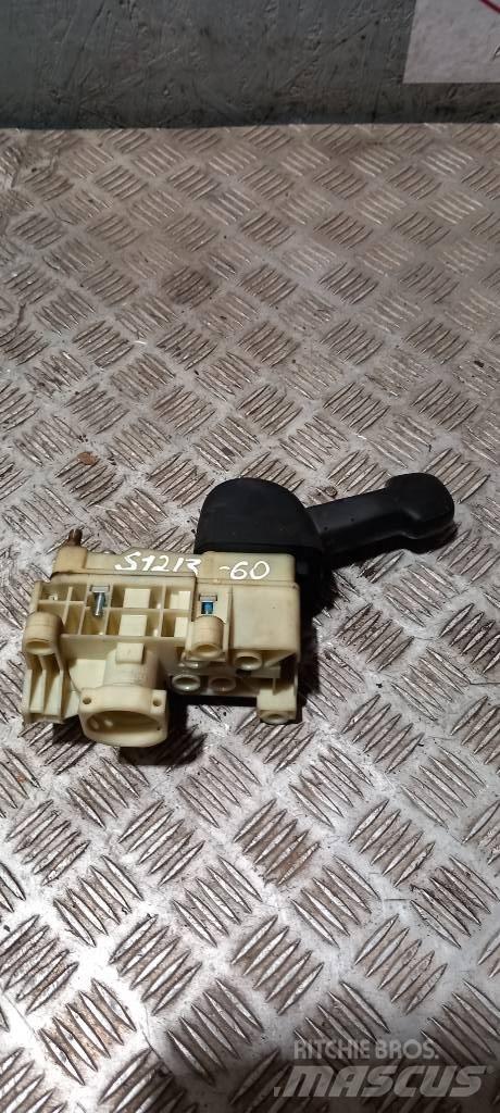 Scania R440  1882115 Ohjaamot ja sisustat