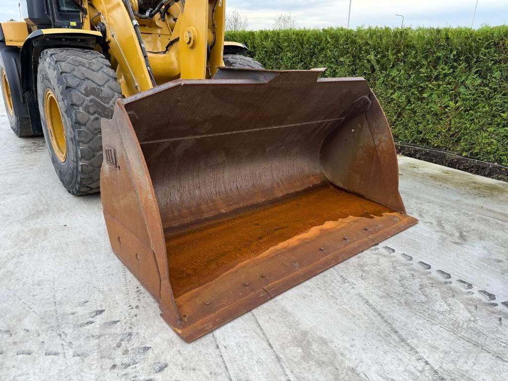 CAT 930 M Pyöräkuormaajat