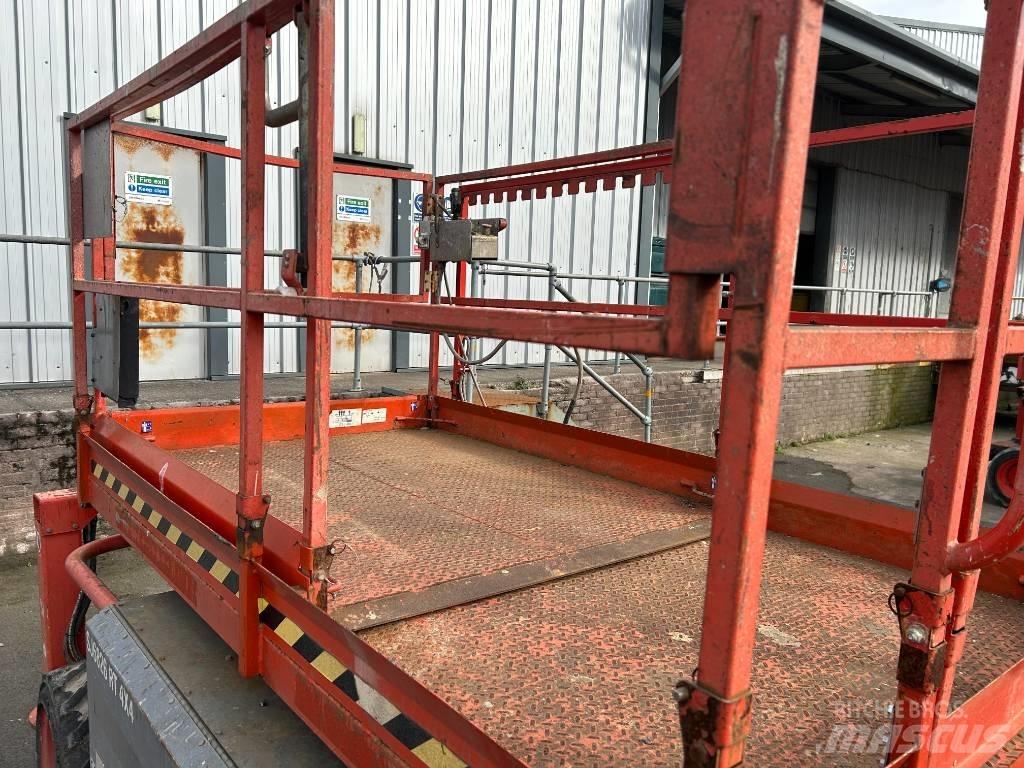 SkyJack SJ 6826 RT Saksilavat