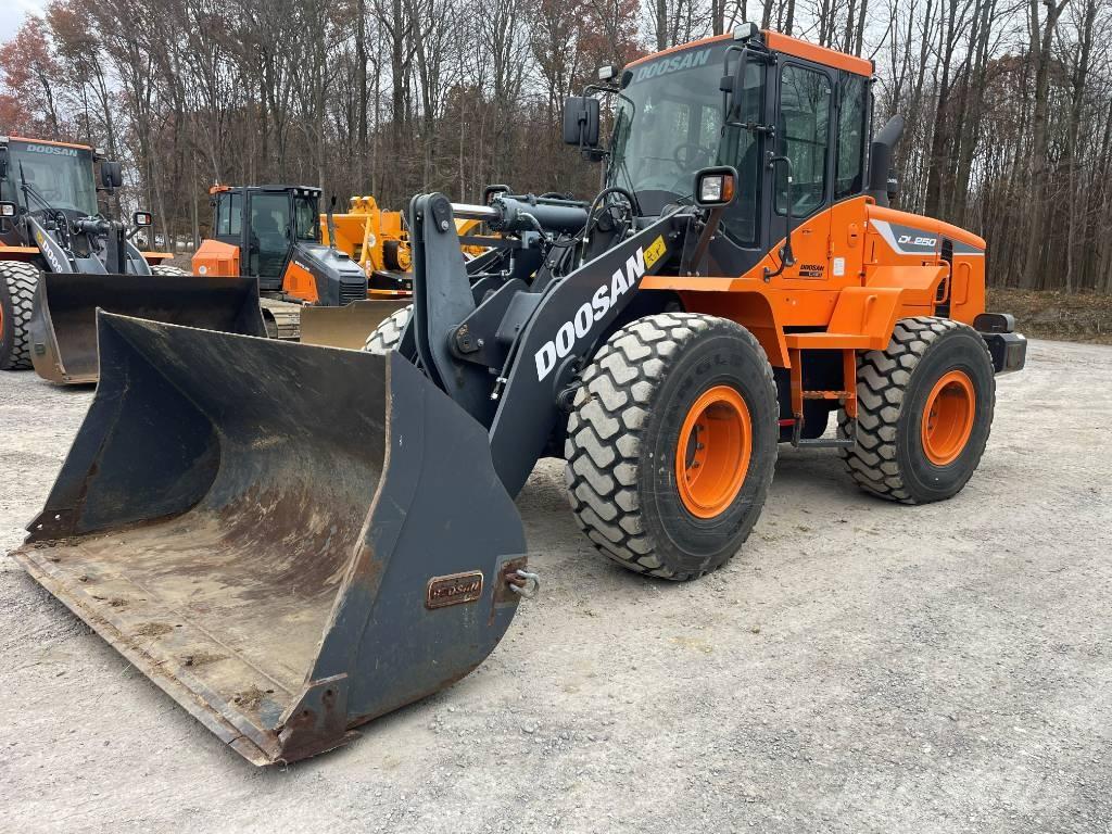 Doosan DL 250 Pyöräkuormaajat