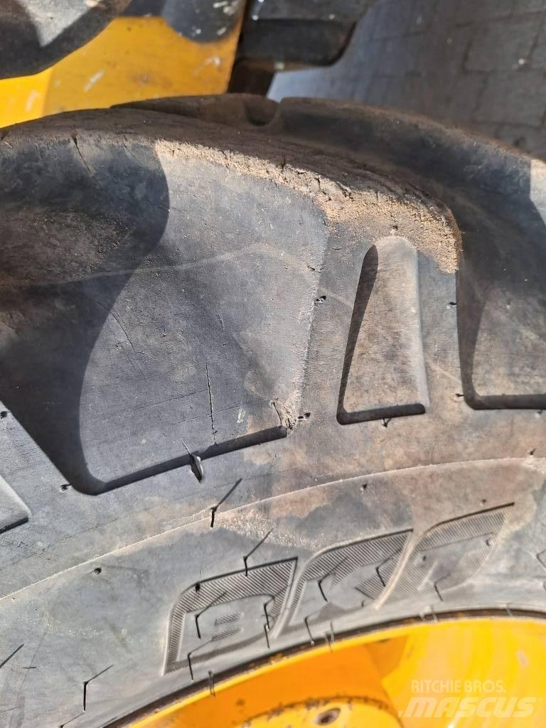 JCB 531-70 Maatalouskurottajat