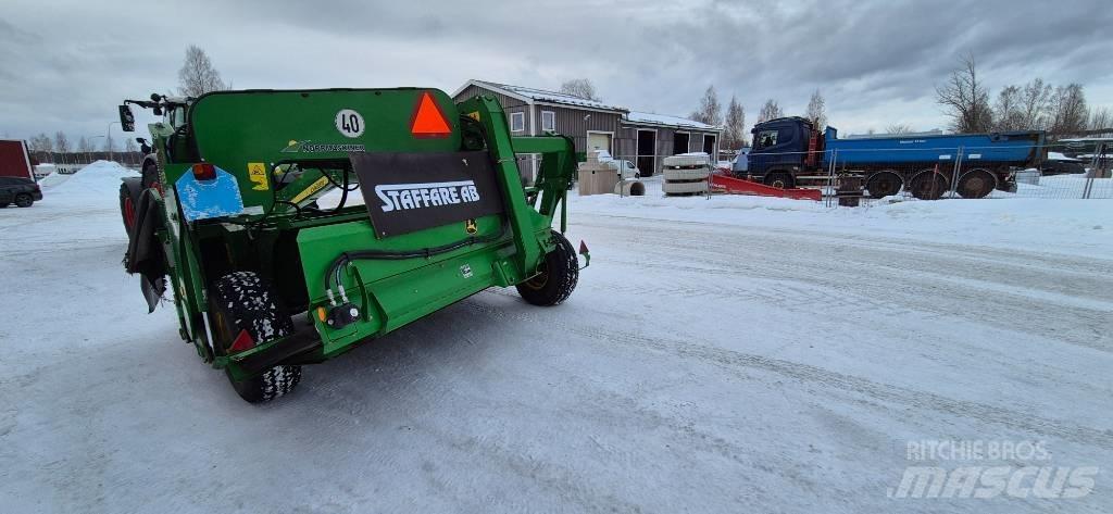 John Deere 835 Niittomurskaimet