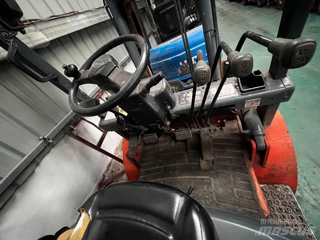 Heli CPCD 30 Dieseltrukit