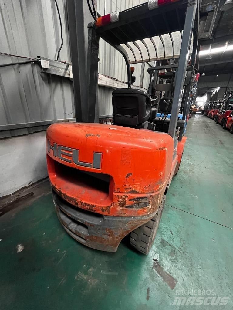 Heli CPCD 30 Dieseltrukit