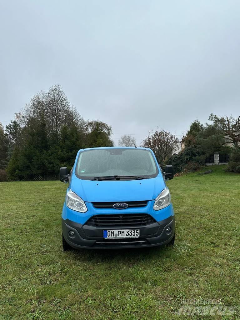 Ford Custom Pakettiautot