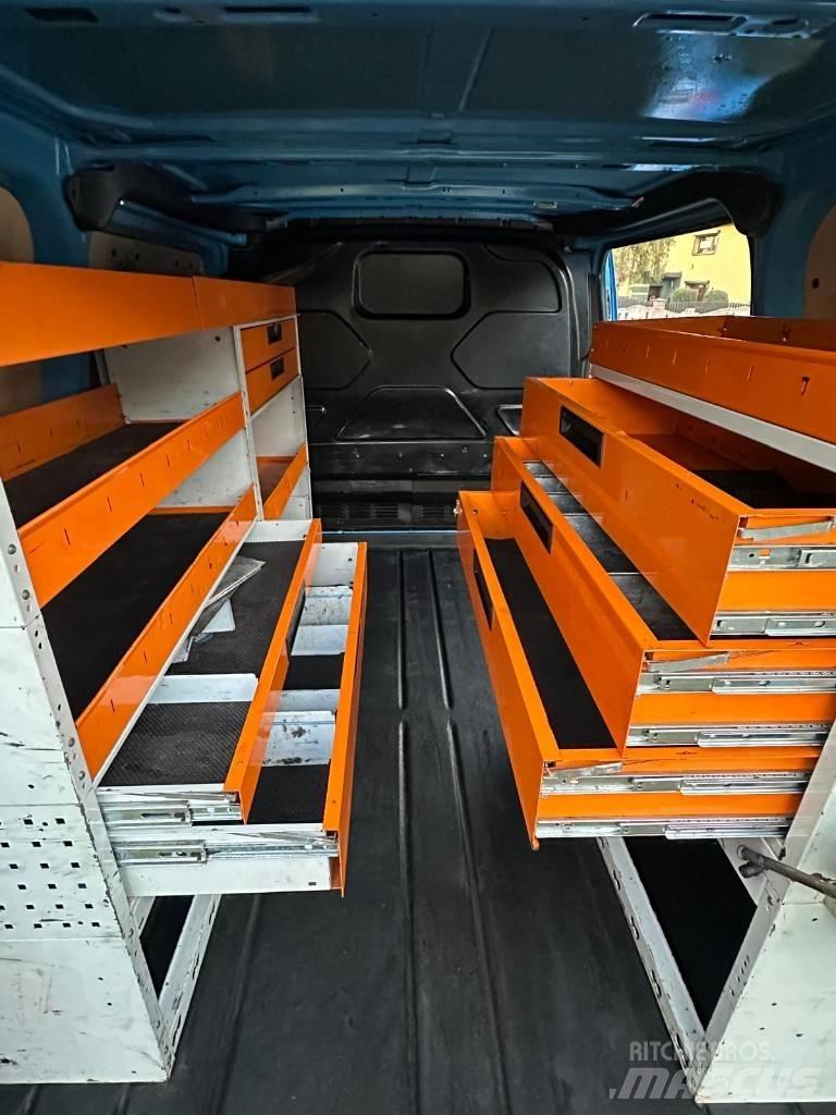 Ford Custom Pakettiautot