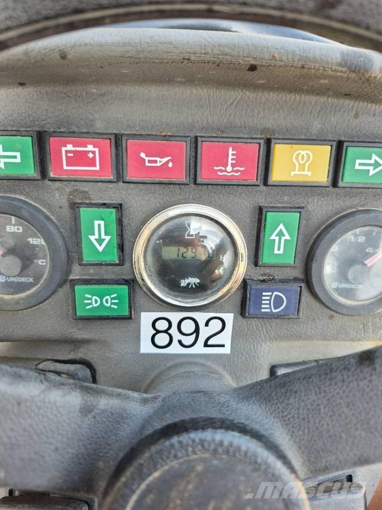 GiANT V 452 T HD Pienkuormaajat