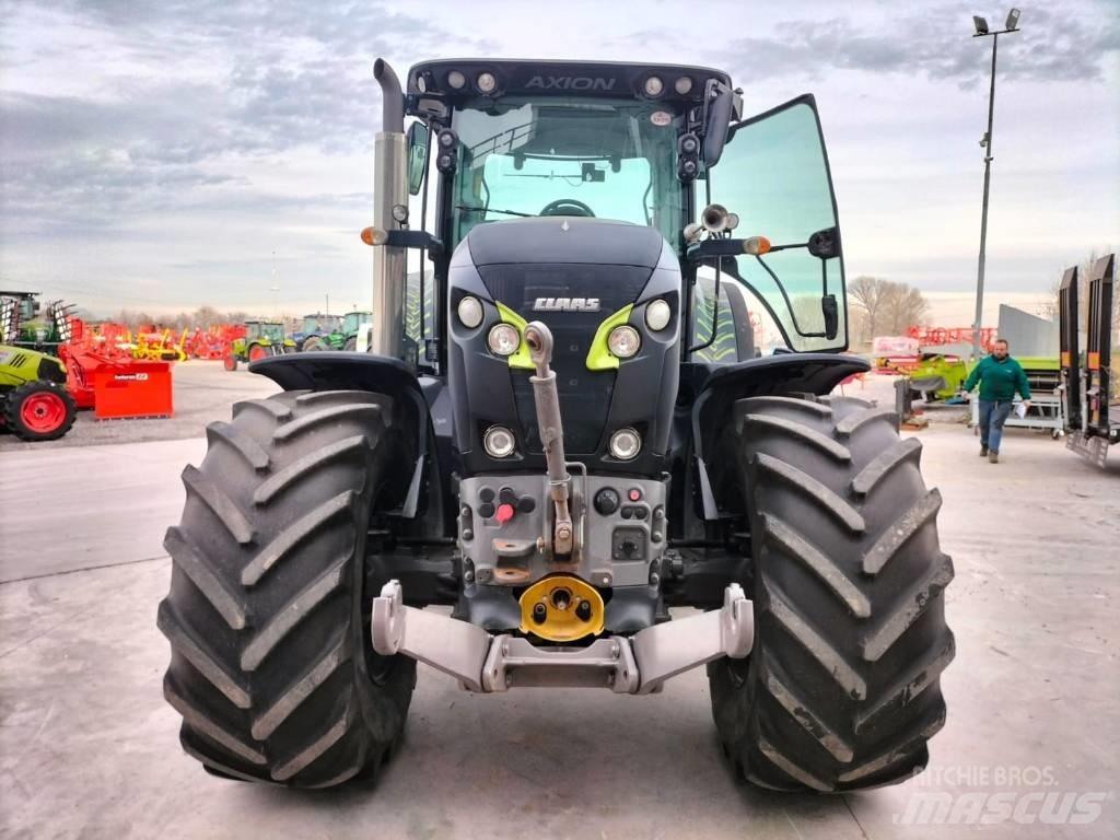 CLAAS Axion 810 Traktorit