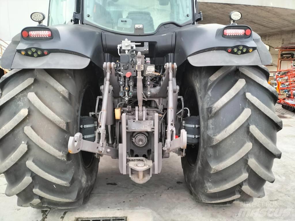 CLAAS Axion 810 Traktorit