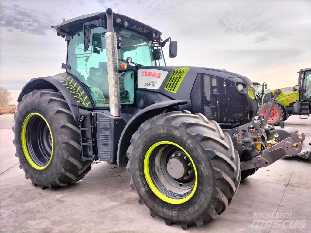CLAAS Axion 810 Traktorit