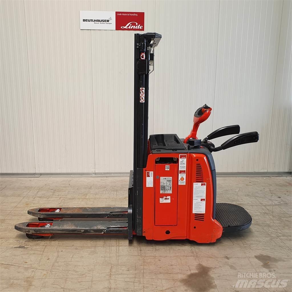 Linde D12AP Käyden ajettavat pinoamistrukit