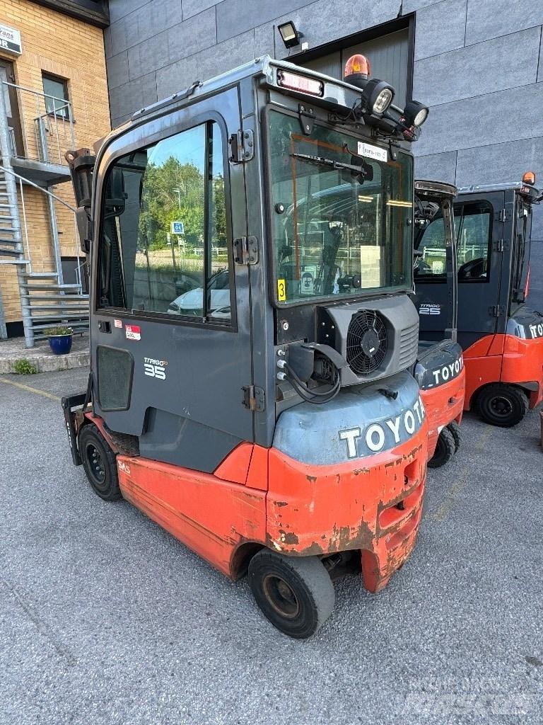 Toyota 8FBMT35 Käyden ajettavat pinoamistrukit