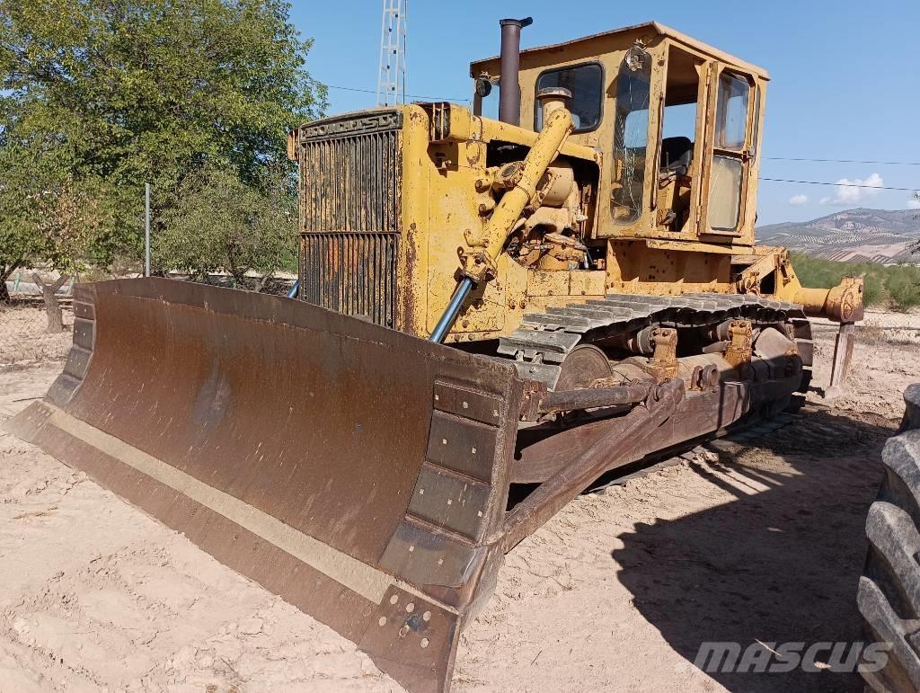 Komatsu D 85 A-12 Telaketjupuskutraktorit