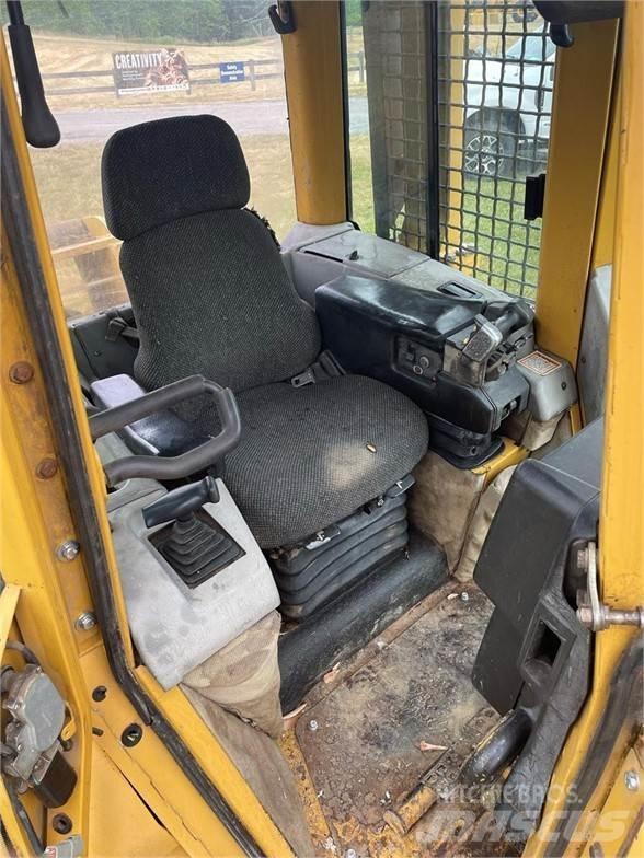 CAT D5N Telaketjupuskutraktorit