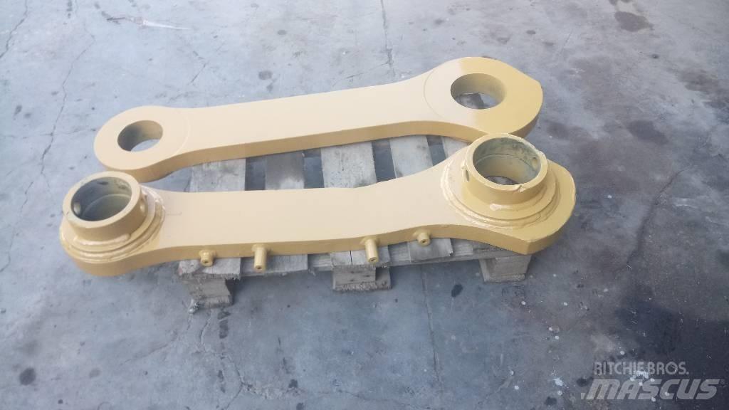 CAT 245 Puomit