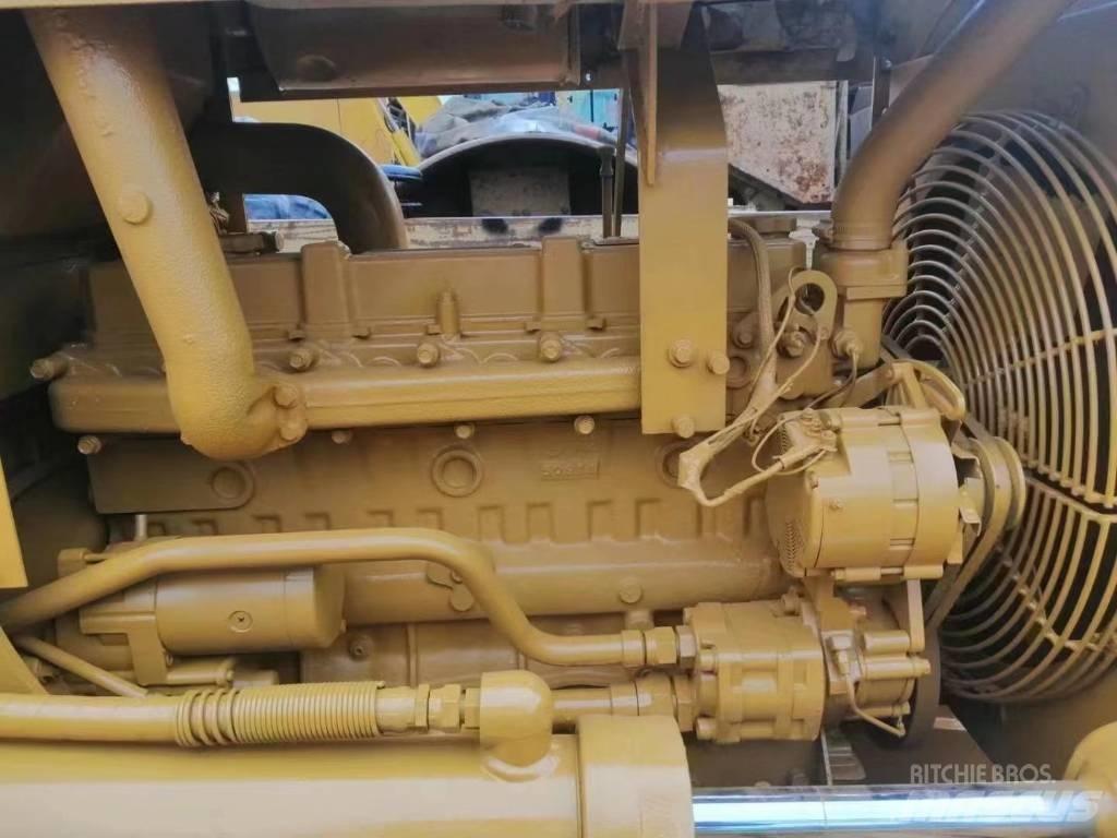 CAT D 4 C Telaketjupuskutraktorit