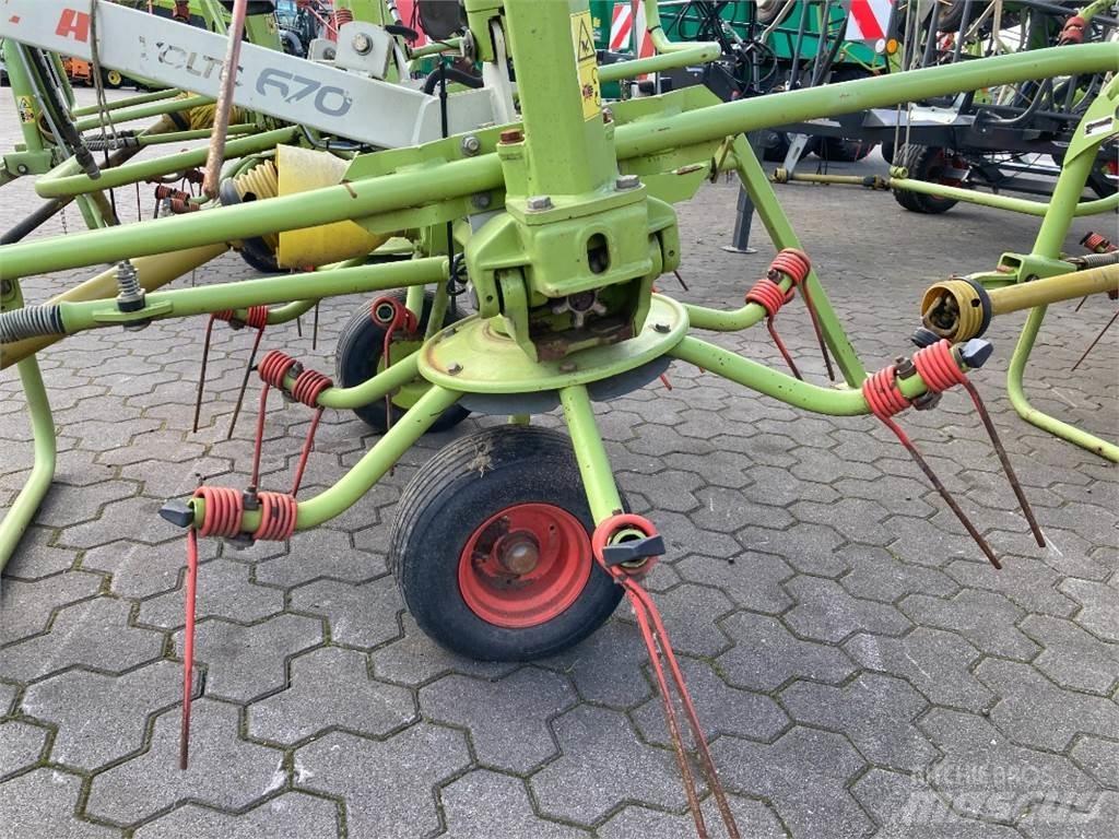 CLAAS Volto 670 Pöyhimet ja haravat