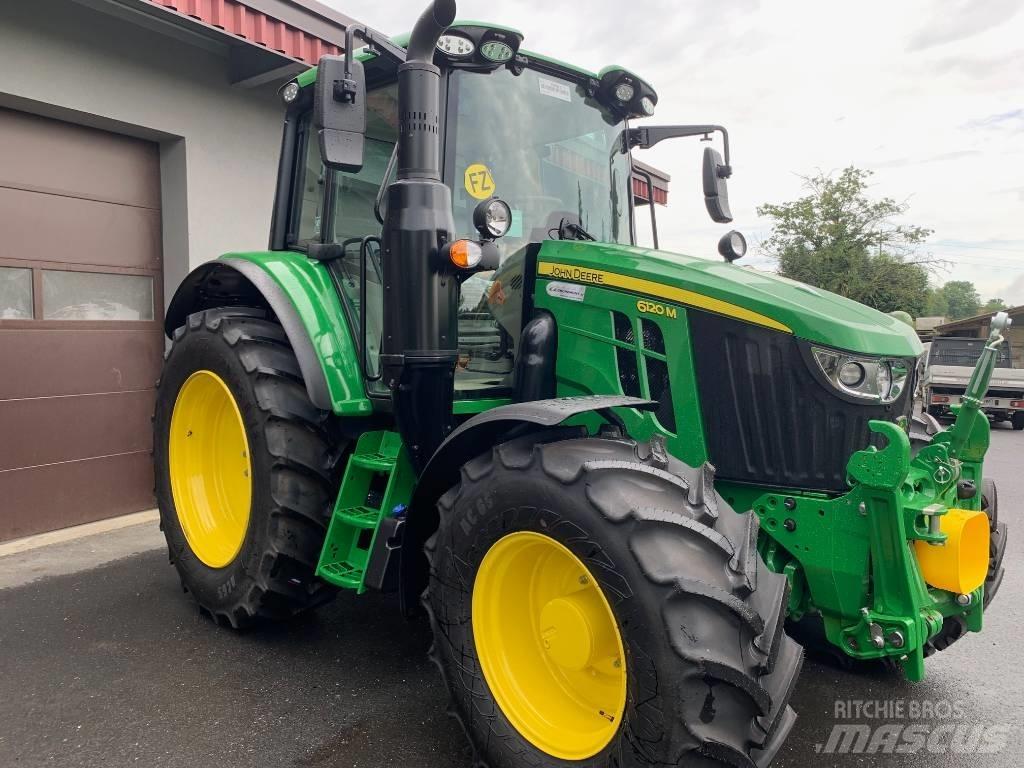 John Deere 6120 M Traktorit