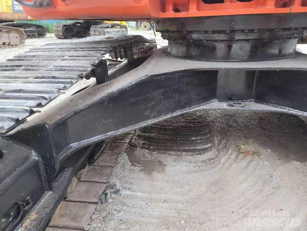 Doosan DX 225 LC Telakaivukoneet