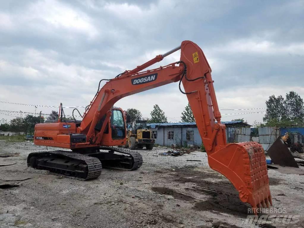 Doosan DX 225 LC Telakaivukoneet