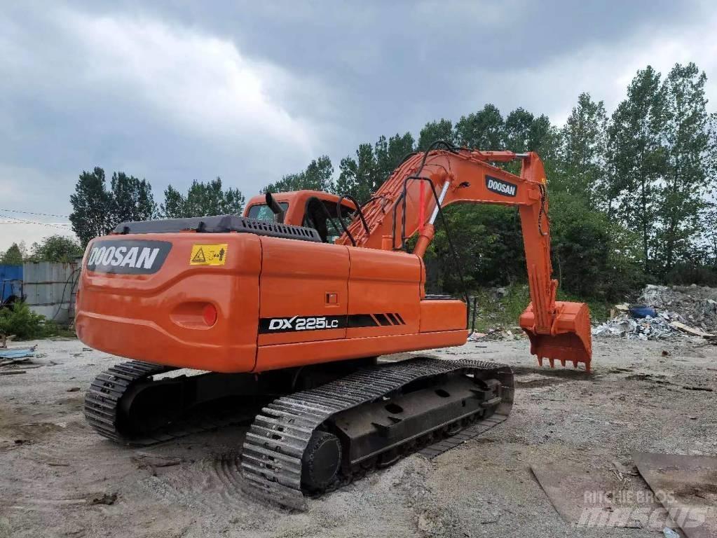 Doosan DX 225 LC Telakaivukoneet